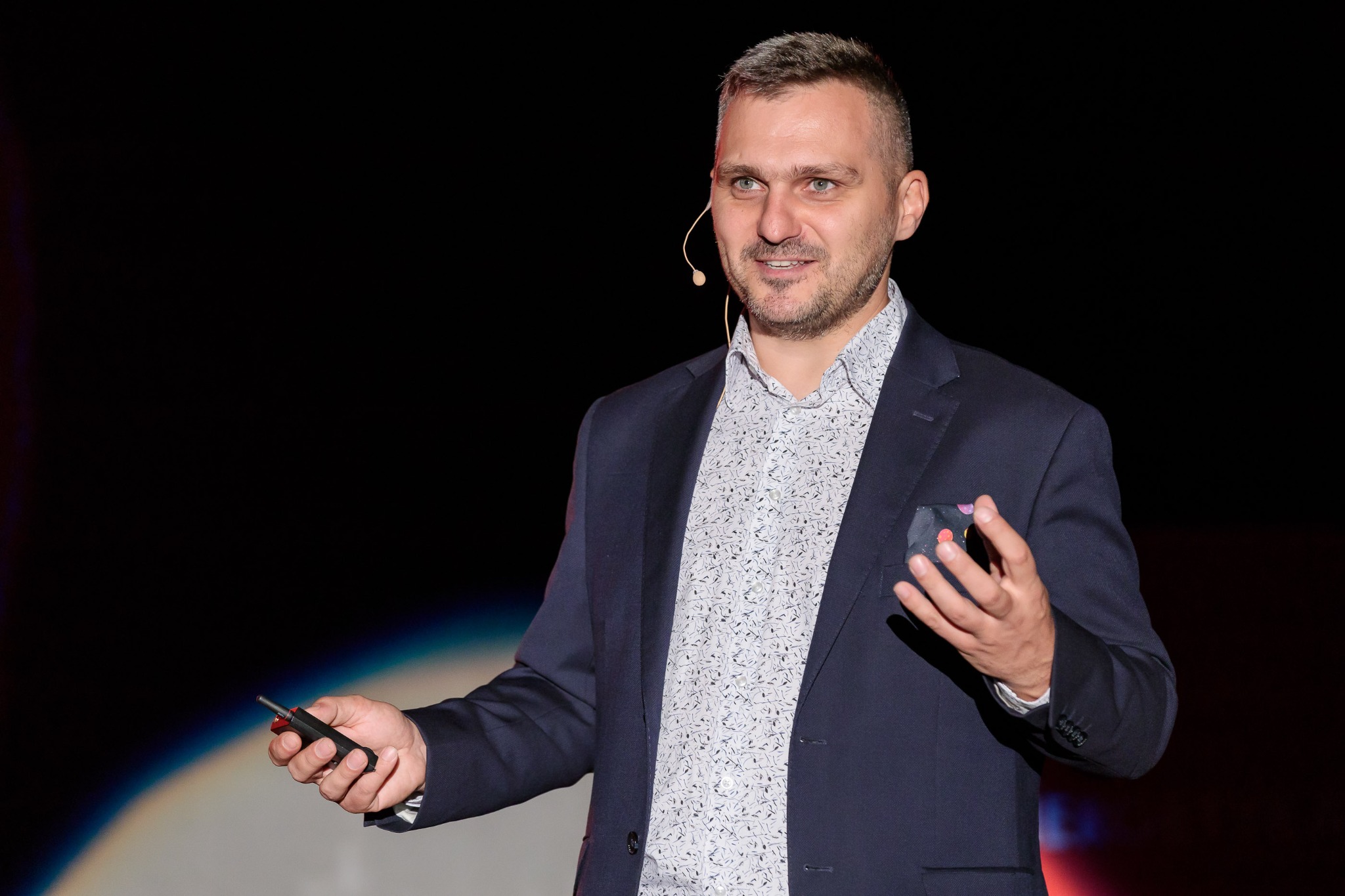 Damian Jabłeka podczas wykładu
